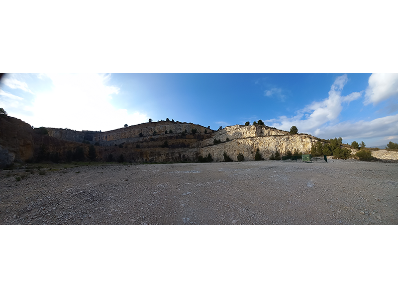 Panorama sur le front de taille de la carrière du Loin