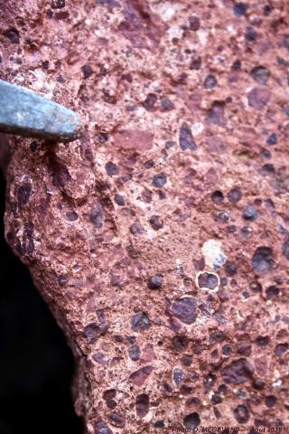 Minerai bauxite Carrière Issart Rouge/Carlencas— O.Mégevand-08_2018